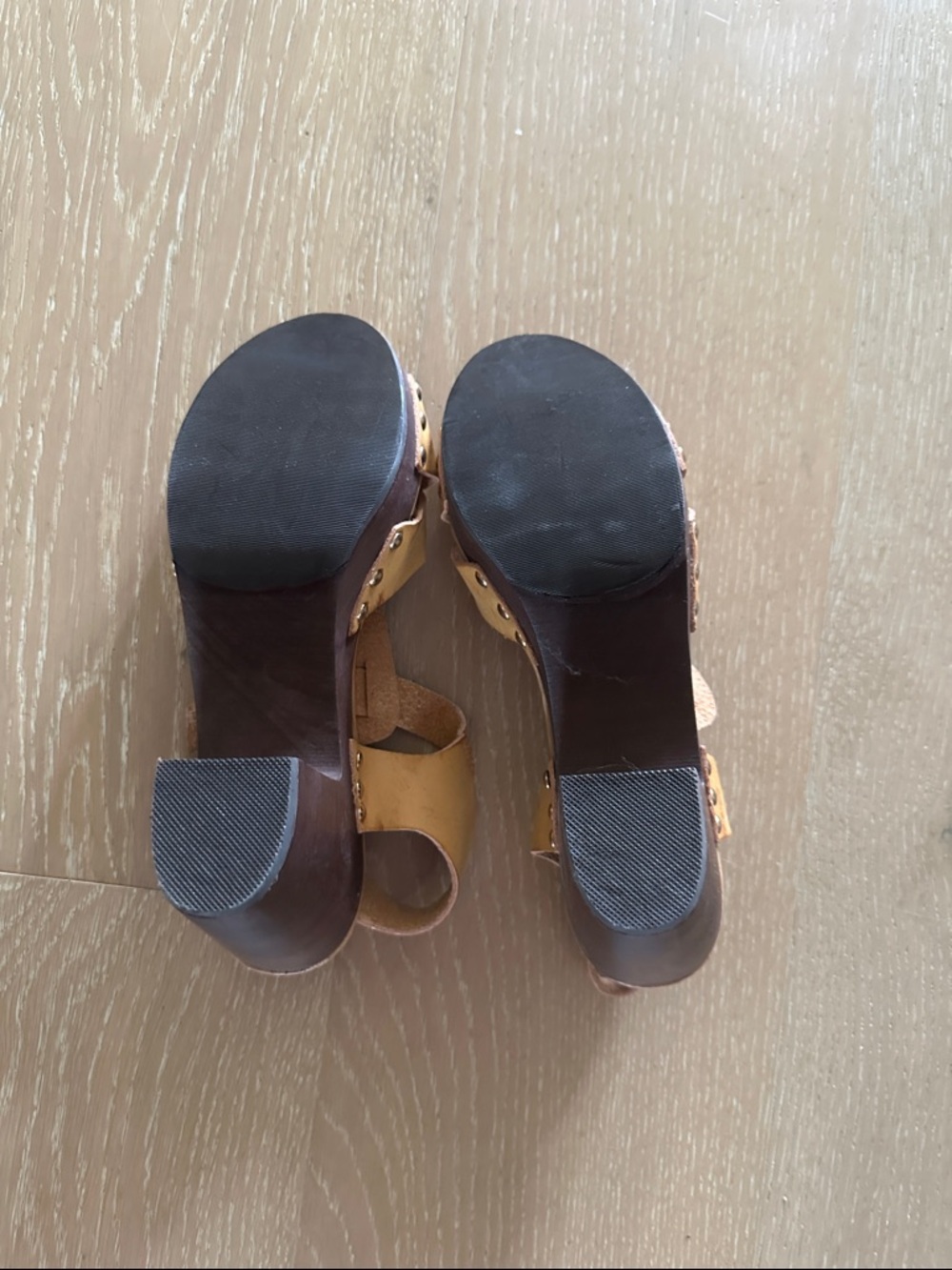 Francesca’s block heel clogs - Picture 3 of 4